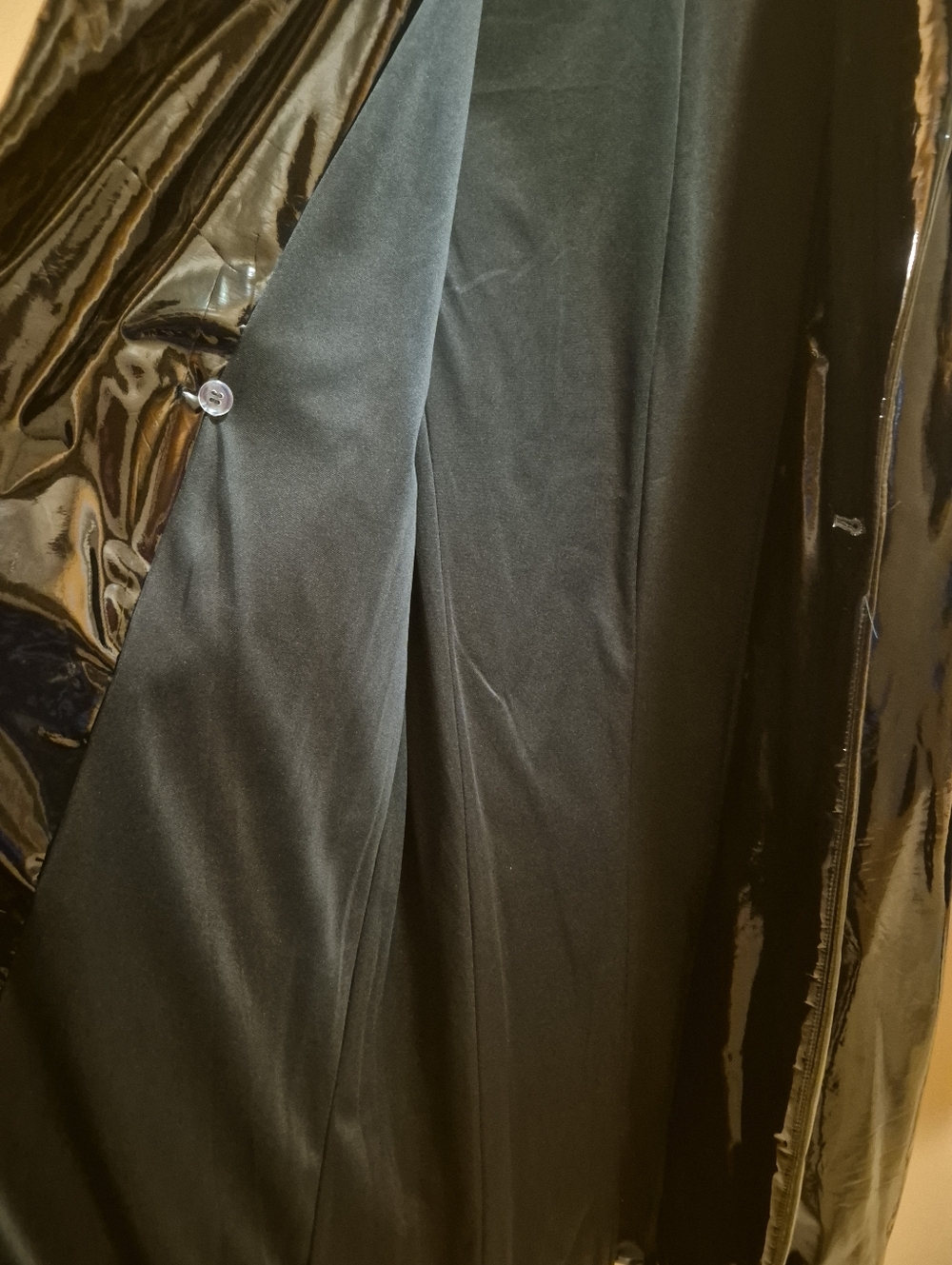 Shiny Black Trench Style Coat Size Medium BBJ Los Angeles - Picture 5 of 6